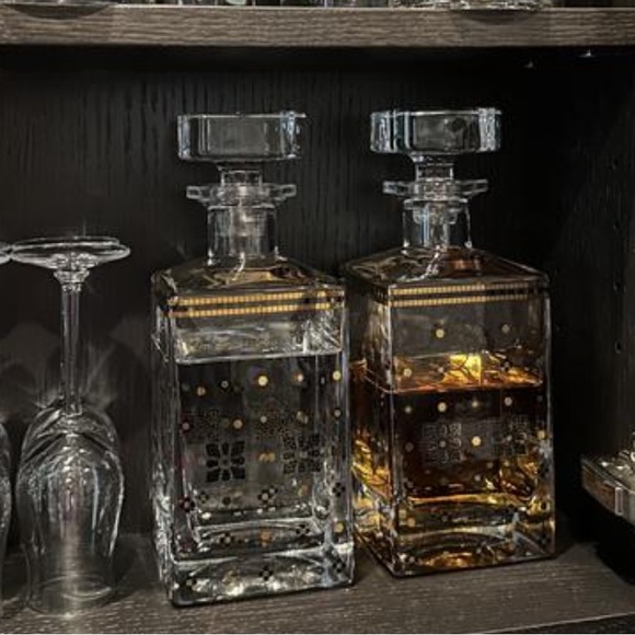 LAST ONE🔥Bistro Tile Decanter - Picture 3 of 11